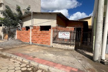 LOTE COM CONSTRUÇÃO INACABADA