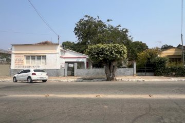CASA COM ÁREA DE 1.440m²